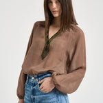 Blusa donna marrone con scollo perline S1194 126 BAZAR DELUXE 