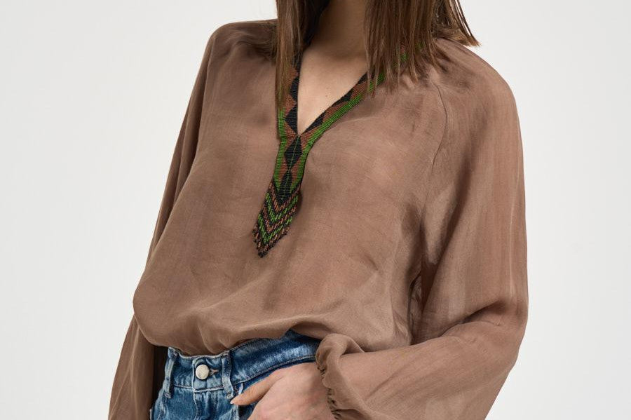 Blusa donna marrone con scollo perline S1194 126 BAZAR DELUXE 
