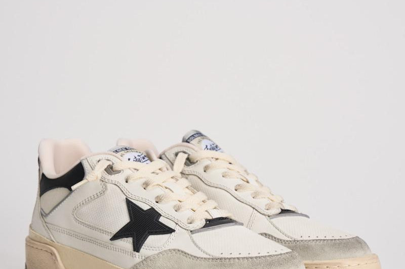 Sneakers uomo in pelle GMF00630 F00574511395 GOLDEN GOOSE 