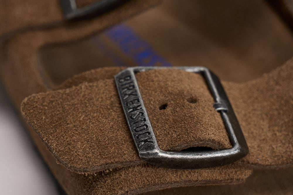 Sandalo uomo Arizona in suede marrone 1030865U DARK TEE BIRKENSTOCK 