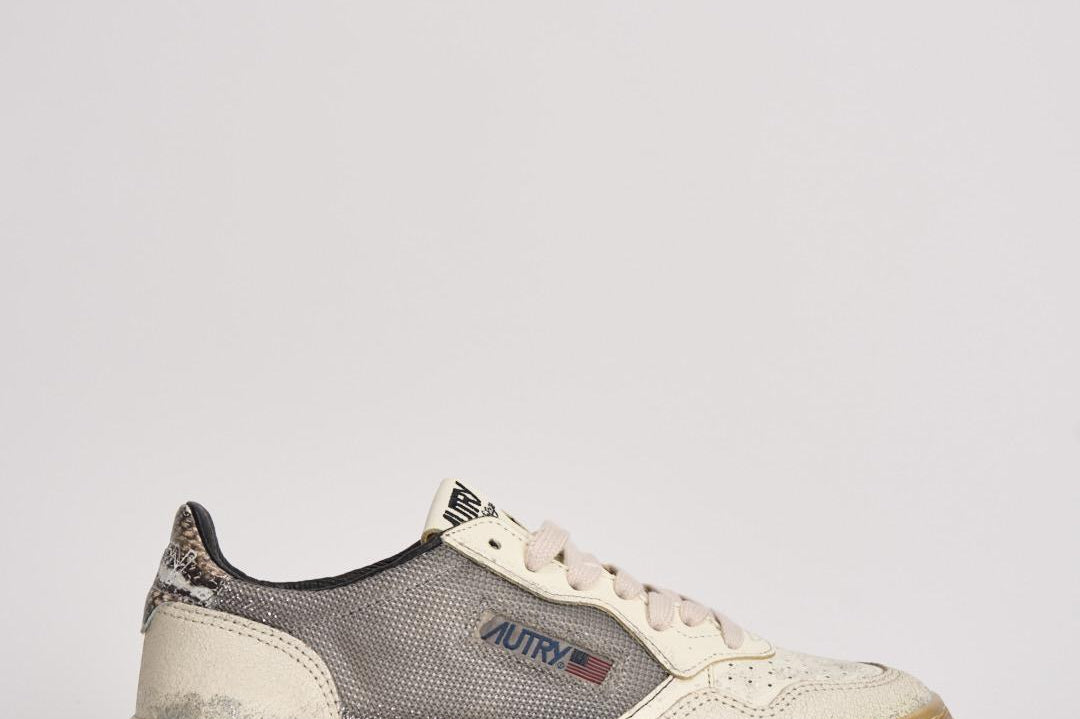 Sneakers donna Medalist Low Super Vintage bianco e argento AVLW ME01 AUTRY 