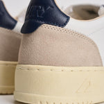 Sneakers uomo Medalist low in suede beige e blu AULM LS28 AUTRY 
