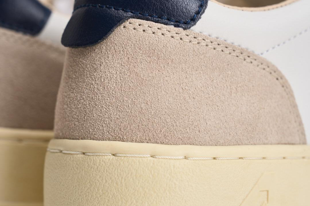 Sneakers uomo Medalist low in suede beige e blu AULM LS28 AUTRY 