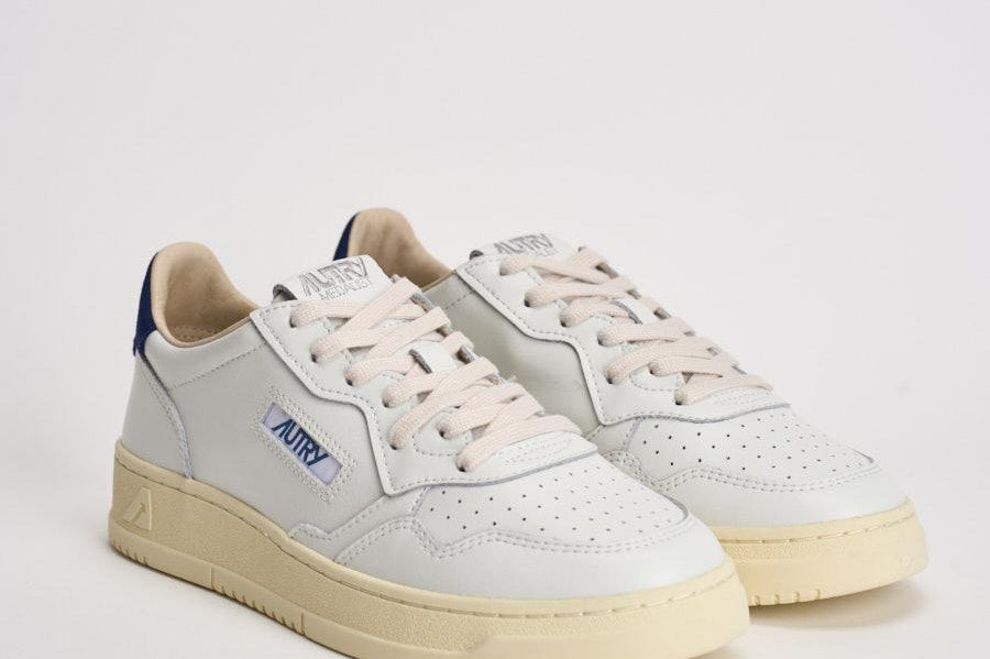 Sneakers uomo Medalist Low bianca e blu AULM BJ03 AUTRY 