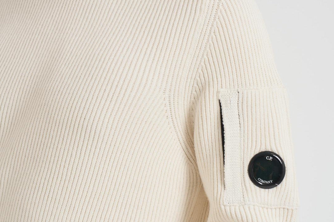 Maglione uomo girocollo a coste lunghe bianco MKN015A 00668A103 CP COMPANY 