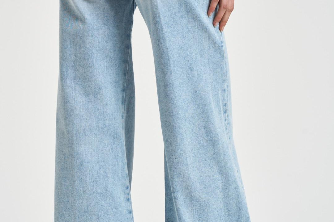 Jeans donna flare D-Akemi 1978 in denim chiaro A03624 0ADBJ01 DIESEL 