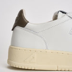 Sneakers uomo Medalist low bianca e marrone AULM LL28 AUTRY 