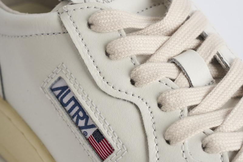 Sneakers uomo in pelle bianca con spoiler AULM LL12 AUTRY 