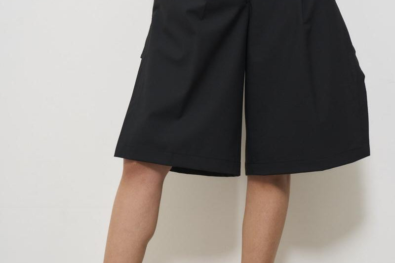 Bermuda donna neri con spacchi BRENDA W0217T0002 HAIKURE 