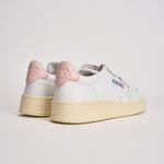 Sneakers donna Medalist Low bianca e rosa AULW LL16 AUTRY 