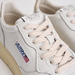 Sneakers donna medalist low in pelle bianca e beige AULW LL87 AUTRY 