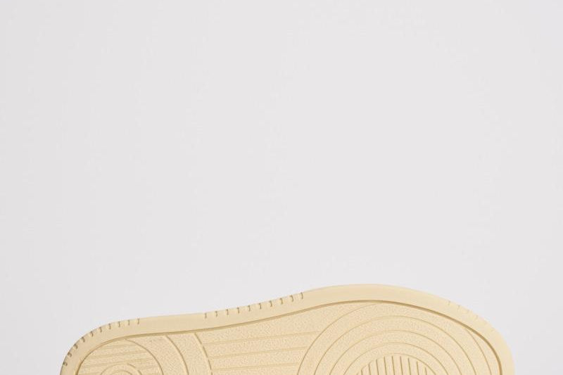 Sneakers donna medalist low in pelle bianca e rosa AULW LL16 AUTRY 