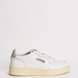 Sneakers uomo Medalist low bianca e tortora AULM LL27 AUTRY 