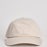 Cappello uomo con ricamo crema KT3213 ALLUMIN Y-3 