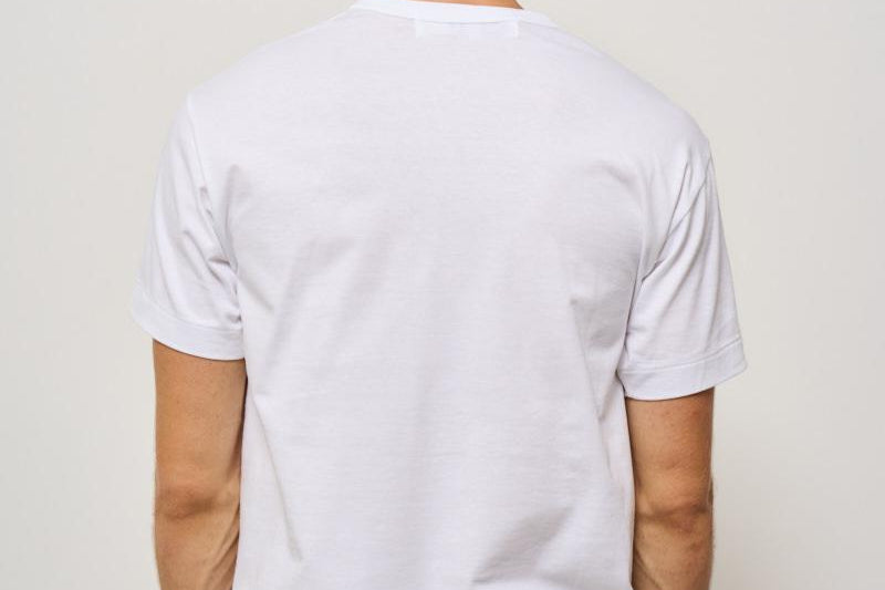 T-shirt uomo bianca con cuore rosso AXT108 WHITE COMME DES GARCON PLAY 