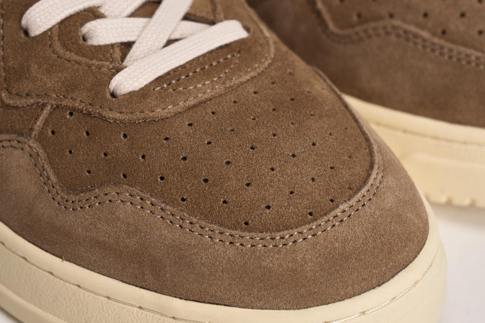 Sneakers uomo Medalist low suede marrone AULM UH10 AUTRY 