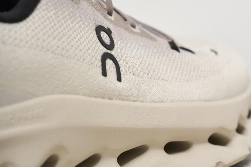 Sneakers uomo Cloudtilt panna e grigie 3ME10103284 CINDER SAND ON RUNNING 