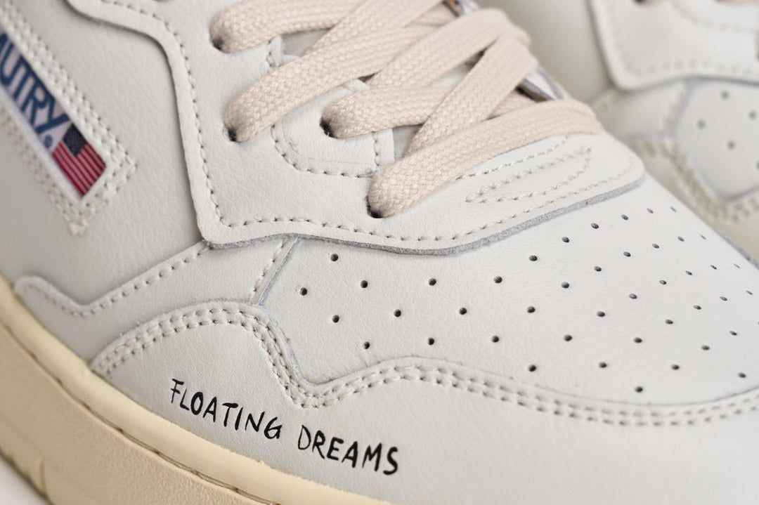 Sneakers uomo Medalist Low bianca e celeste AULM DL01 AUTRY 