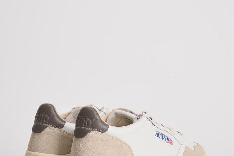 Sneakers uomo Medalist low in suede beige e grigio AULM LS01 AUTRY 