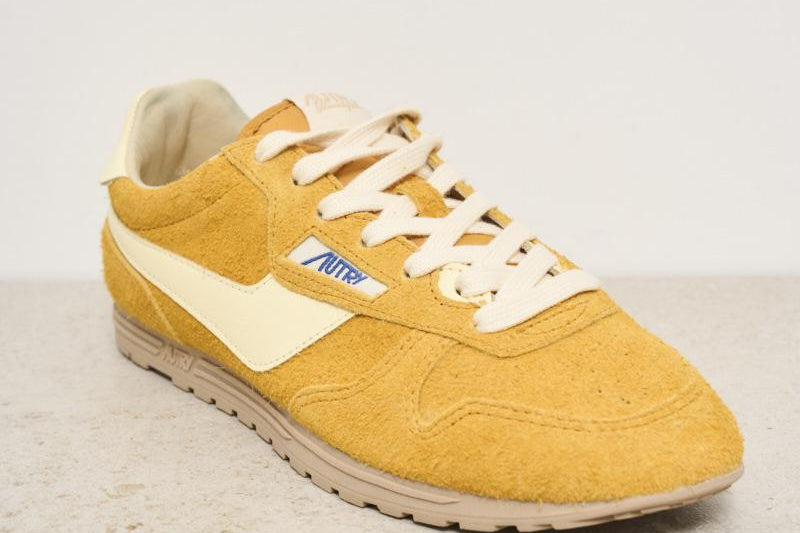 Sneakers donna Windspin in suede ocra SLWU B03 AUTRY 