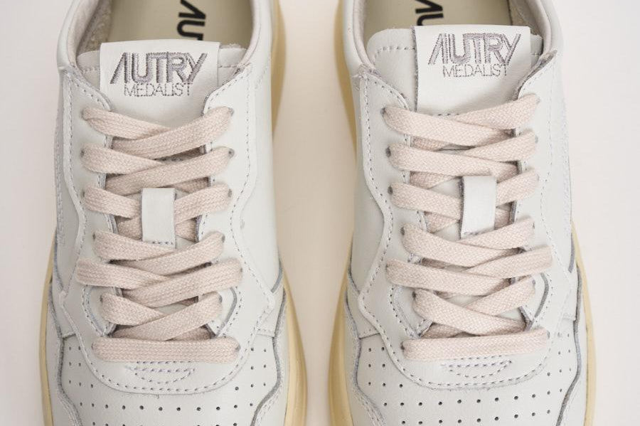 Sneakers Medalist donna bianca e sabbia AULW LL27 AUTRY 