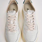 Sneakers uomo Medalist Low bianca e verde AULM BJ02 AUTRY 