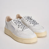 Sneakers donna Medalist bianca e cipria AULW SW02 AUTRY 