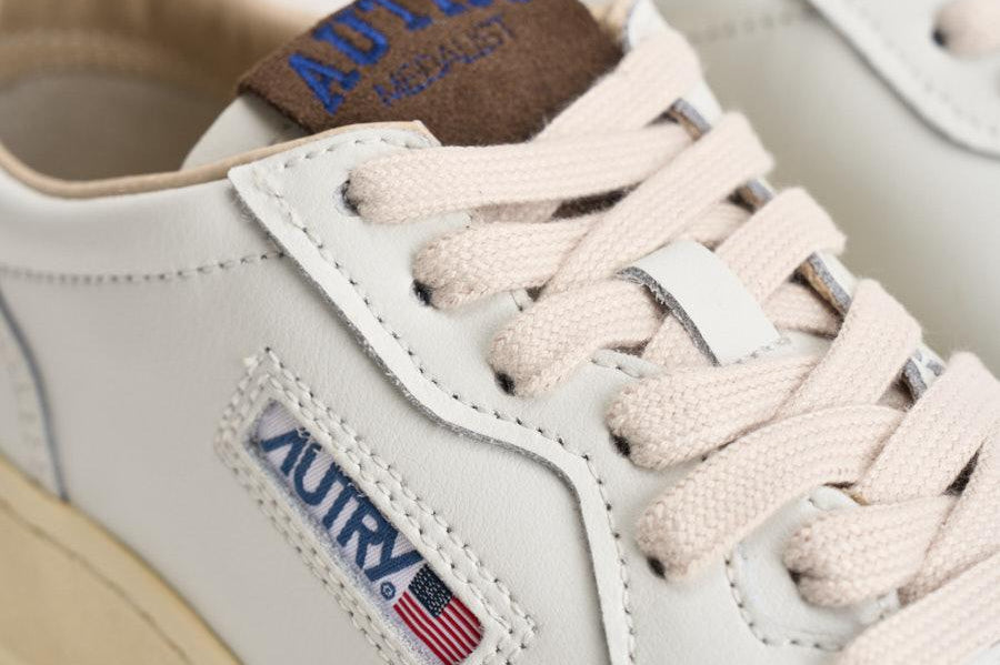 Sneakers Medalist Low donna bianche e moro AULW HJ03 AUTRY 
