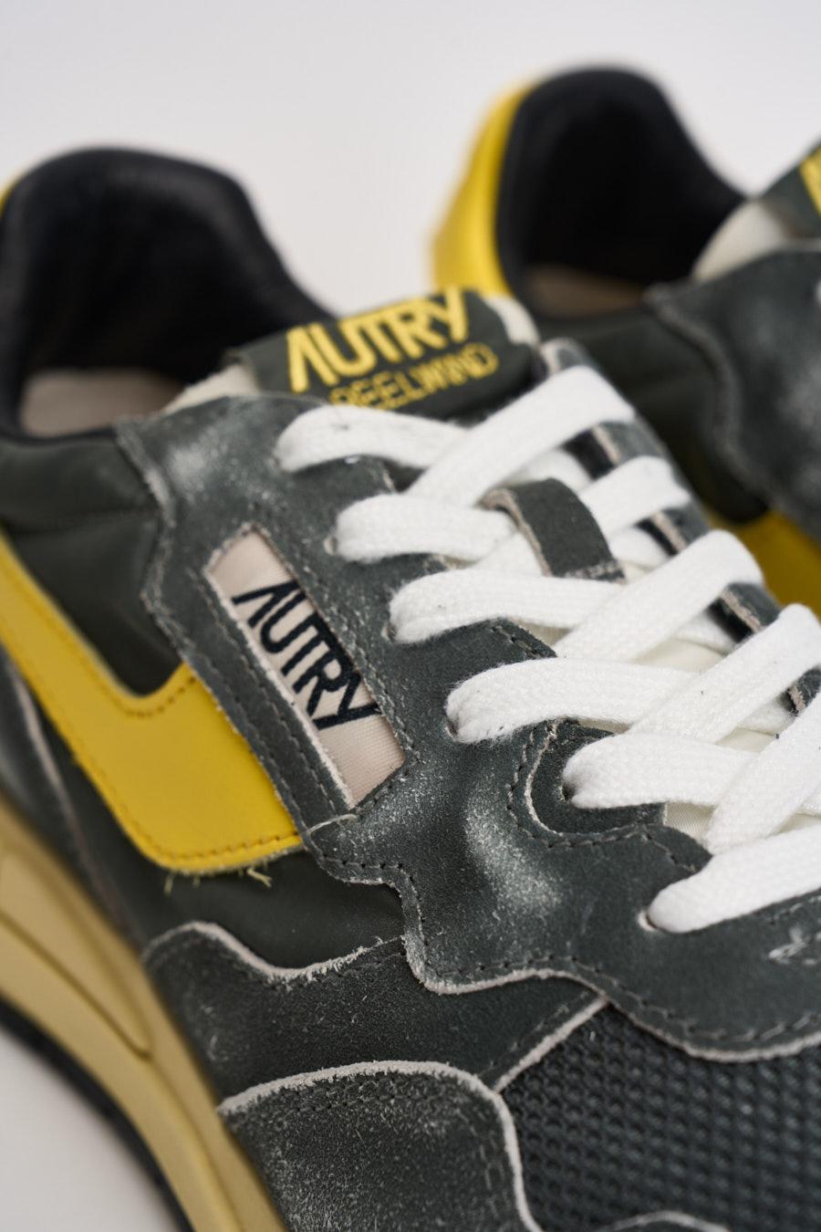 Sneakers uomo Reelwind grigia e gialla WWLM GQ06 AUTRY 