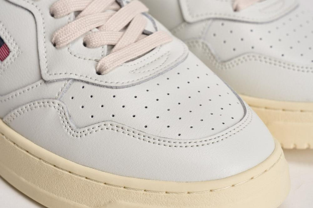 Sneakers uomo Medalist low bianca e arancione AULM LL26 AUTRY 