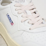 Sneakers donna Medalist bianca e nera AULW LL22 AUTRY 