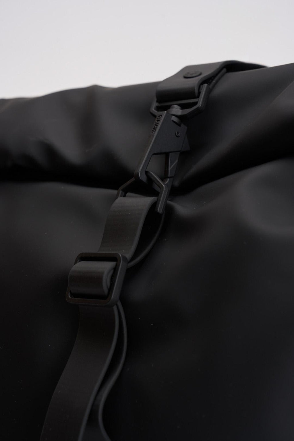 Zaino uomo impermeabile nero 13320 01 RAINS 