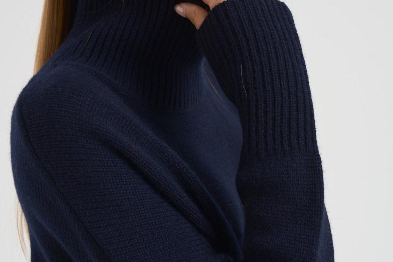 Dolcevita donna Heidi in cashmere blu 202113 NAVY LISA YANG 