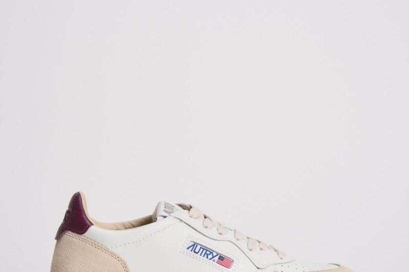 Sneakers uomo Medalist low in suede beige e bordeaux AULM LS03 AUTRY 