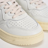 Sneakers Medalist Low donna bianche e animalier AULW HJ02 AUTRY 