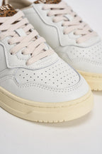 Sneakers Medalist Low donna bianche e animalier AULW HJ02 AUTRY 