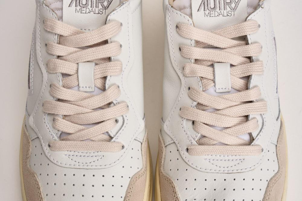 Sneakers uomo Medalist low in suede beige e bianca AULM LS33 AUTRY 