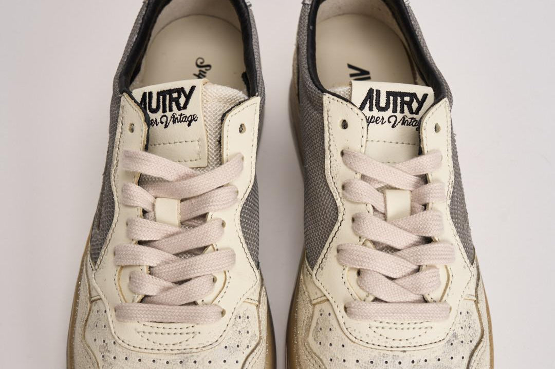 Sneakers donna Medalist Low Super Vintage bianco e argento AVLW ME01 AUTRY 