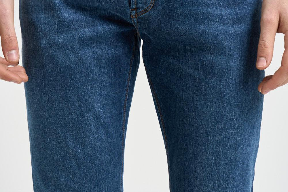 Jeans uomo skinny in denim blu EM000121 AF22800MB002 EMPORIO ARMANI 