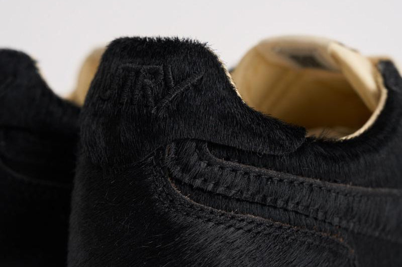 Sneakers donna Windspin in suede nera WSLW YN01 AUTRY 