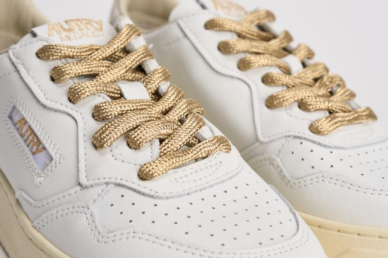 Sneakers donna Medalist Low panna e oro AULW SW01 AUTRY 