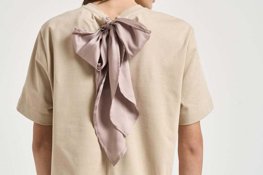 T-shirt donna Segunda beige con fiocco sul retro Y6SJ13 V62 SEMICOUTURE 