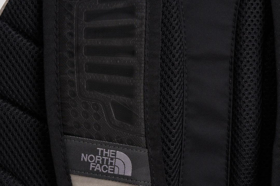 Zaino uomo Borealis Classic tortora CF9C BI4 THE NORTH FACE 