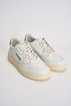 Sneakers uomo Medalist low bianca e marrone AULM LL28 AUTRY 