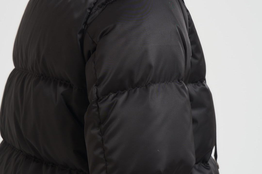 Piumino donna corto nero PI001936D 9300 HERNO 