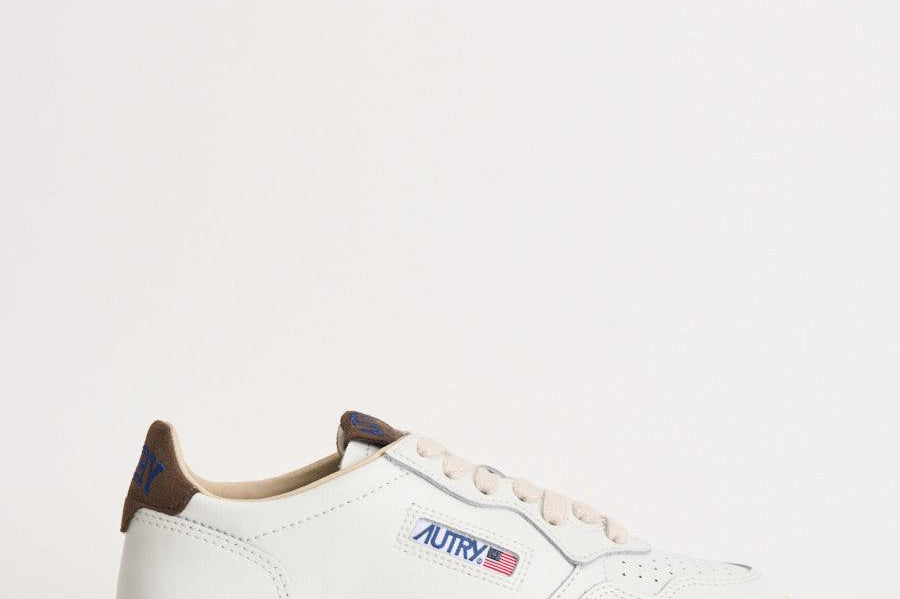 Sneakers Medalist Low donna bianche e moro AULW HJ03 AUTRY 