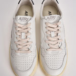 Sneakers Medalist low uomo nera e bianca AULM LL22 AUTRY 