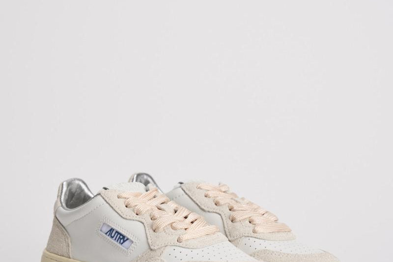 Sneakers donna Medalist in suede grigio chiaro AULW TA01 AUTRY 