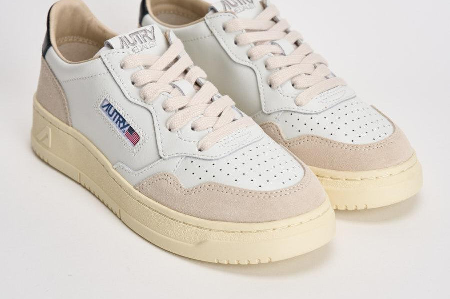 Sneakers donna medalist low in suede e nera AULW LS21 AUTRY 