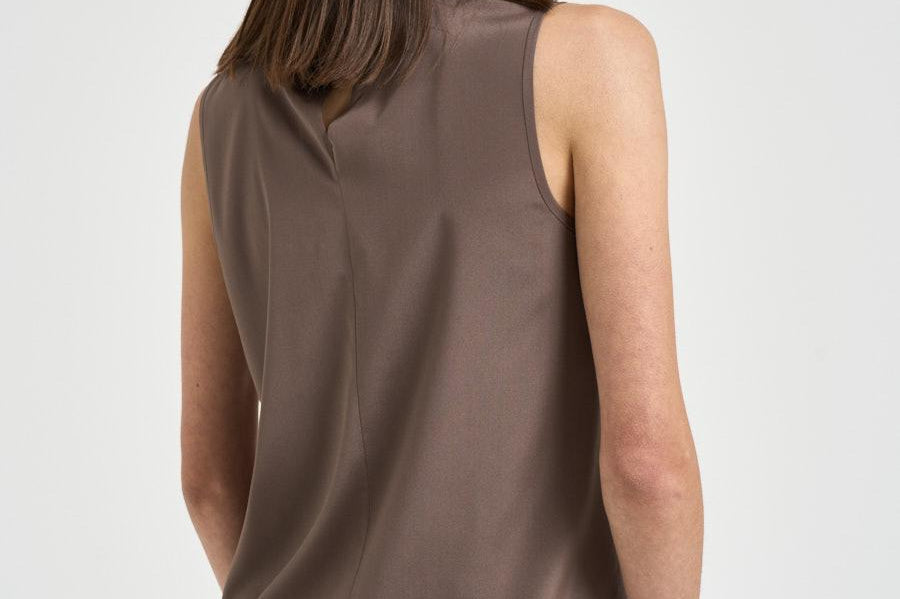 Top donna smanicato plissettato marrone A08634 07325151 PESERICO 